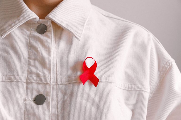 Dois novos casos de pessoas consideradas curadas do HIV são anunciados