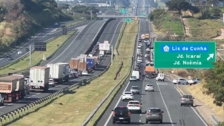 VÍDEO: Instalação de cabos elétricas causa congestionamento na Anhanguera