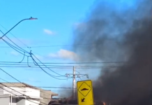 Ônibus com 15 passageiros pega fogo e fica destruído em Indaiatuba