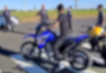 Influenciador grava manobras de moto atrás de viatura da Guarda