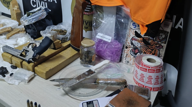 Operação mira facção criminosa e apreende armas e drogas em Campinas