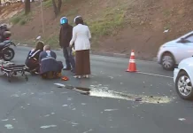 Acidente entre carro e moto deixa motociclista ferido na Prestes Maia