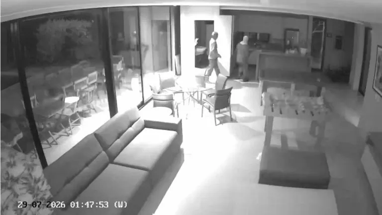 Criminosos chegam de barco e invadem casa de praia do ex-prefeito de Cabedelo Vitor Hugo