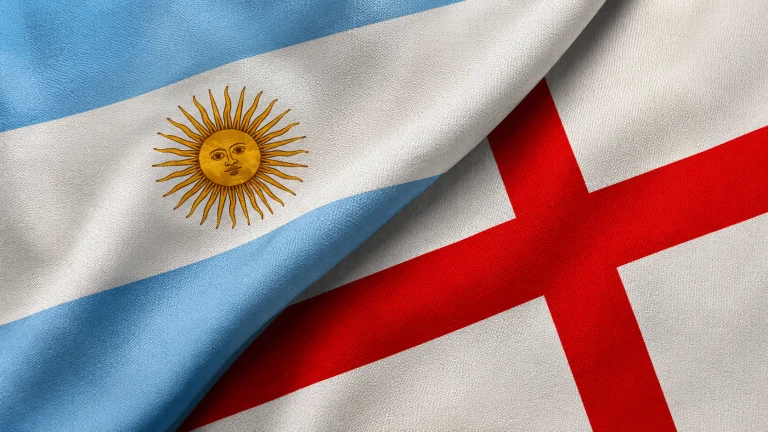Argentina e Inglaterra vencem e se enfrentam na semifinal da Copa do Mundo