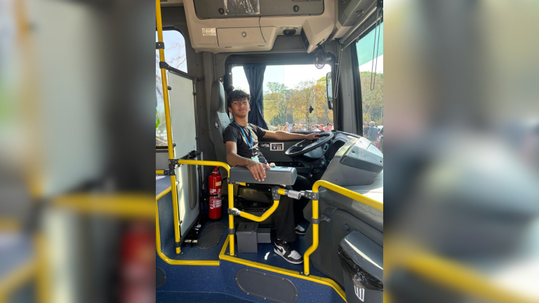 Busólogos de São José transformam paixão por ônibus em hobby e ajudam a preservar a história do transporte