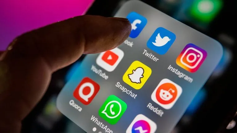 Justiça da PB proíbe adolescente de 13 anos de atuar como influenciadora digital e determina medidas de proteção