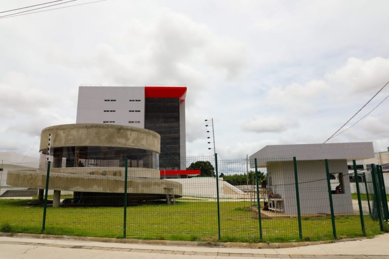 Técnica de enfermagem é presa após tentar levar bebê na bolsa no Piauí