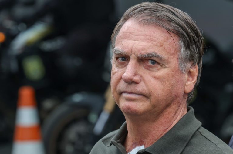 Moraes prorroga prisão domiciliar de Bolsonaro