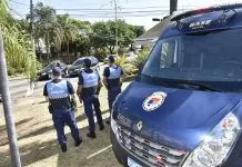 Homem é preso após agredir filha de oito anos com o cabo de um rodo