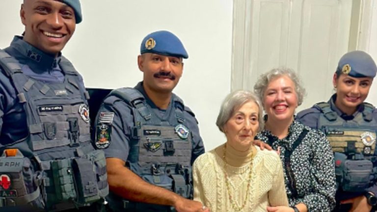 Idosa que sofreu engasgo reencontra policiais que ajudaram a salvar sua vida em Santos