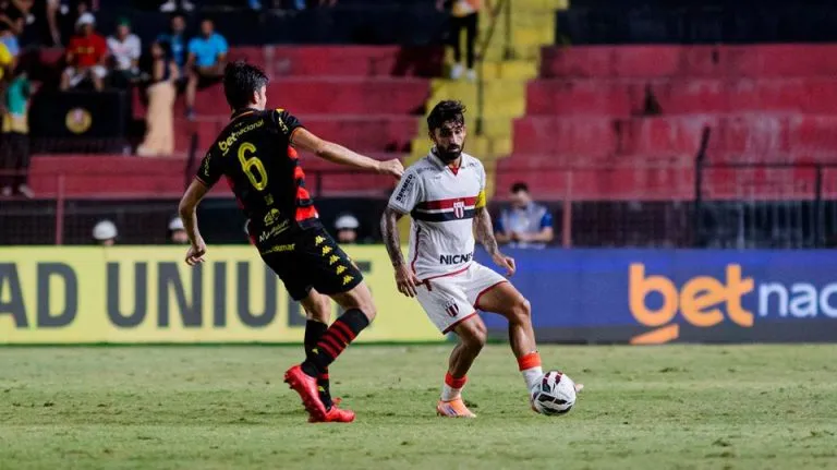 Botafogo leva gol nos acréscimos e empata na Série B