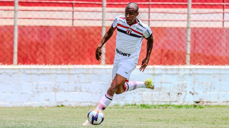 Botafogo anuncia a compra do atacante Iago, destaque do Sub-20