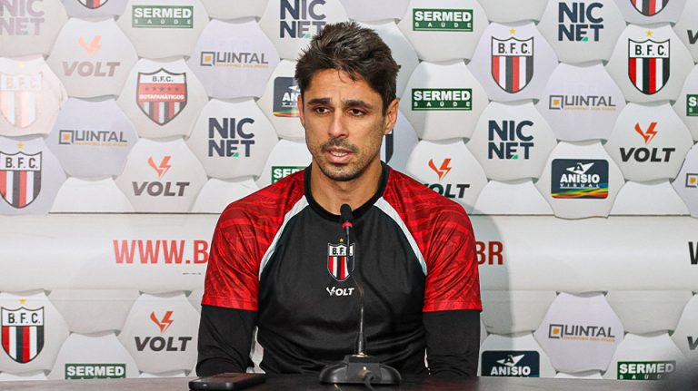Gava comemora bom momento do Botafogo, diz que pensamento é ‘jogo a jogo’ e projeta duelo contra o Londrina