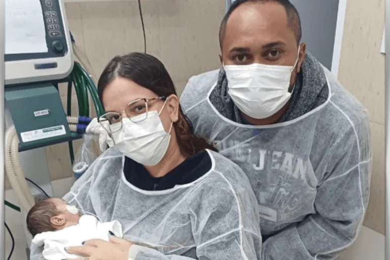 Bebê declarado morto é encontrado vivo duas horas depois por funcionário da funerária