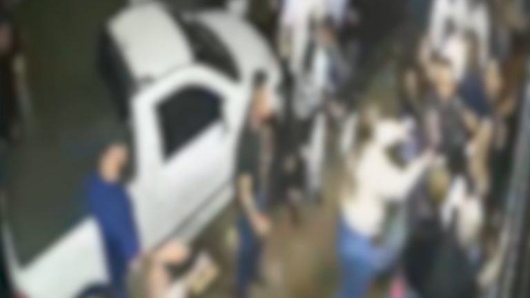 Confusão em adega termina com cinco baleados e dois mortos na região