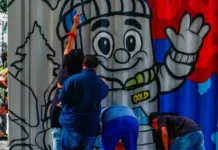 Container da Felicidade arrecada agasalhos em Santos
