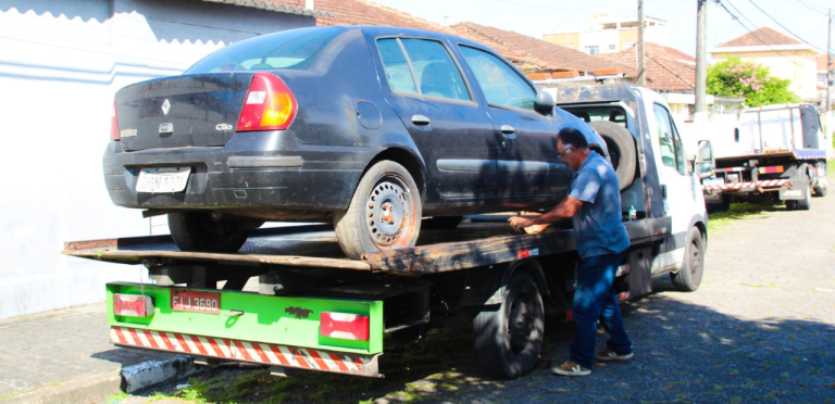 Operação Lata-Velha retira 322 veículos em São Vicente