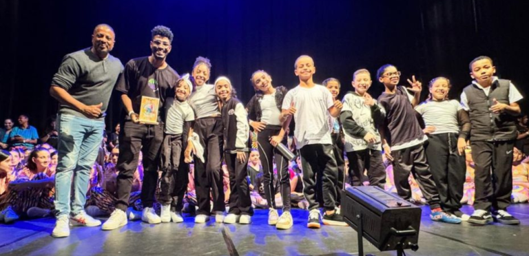 Alunos de escola de São Vicente conquistam 1º lugar em festival de dança