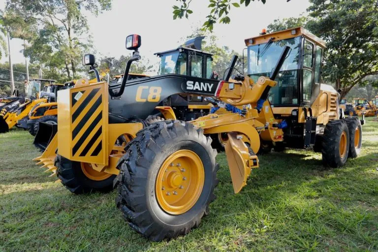 Governo de SP entrega máquinas para ampliar apoio a produtores rurais da região de Ribeirão Preto