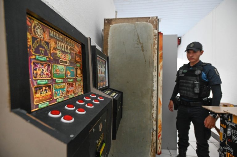 Uma pensão que funcionava como cassino clandestino foi lacrada no centro de Campinas