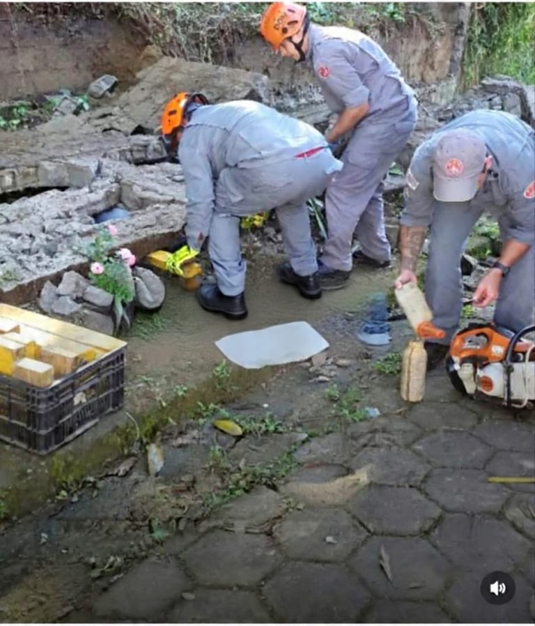 Desabamento de muro deixa idoso gravemente ferido em Caraguatatuba