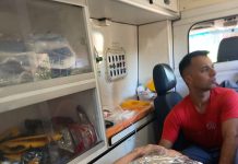 Idosa é socorrida após se afogar na Praia do Capricórnio, em Caraguatatuba