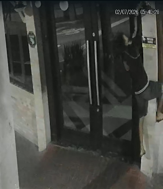 Restaurante volta a ser alvo de criminosos e empresário acumula prejuízo de R$ 10 mil em São José Restaurante volta a ser alvo de criminosos e empresário acumula prejuízo de R$ 10 mil em São José
