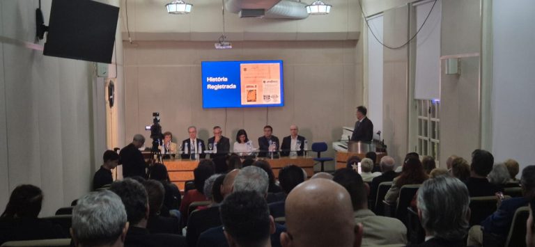 Sindifisco lança livro sobre a história da Delegacia Sindical de Santos