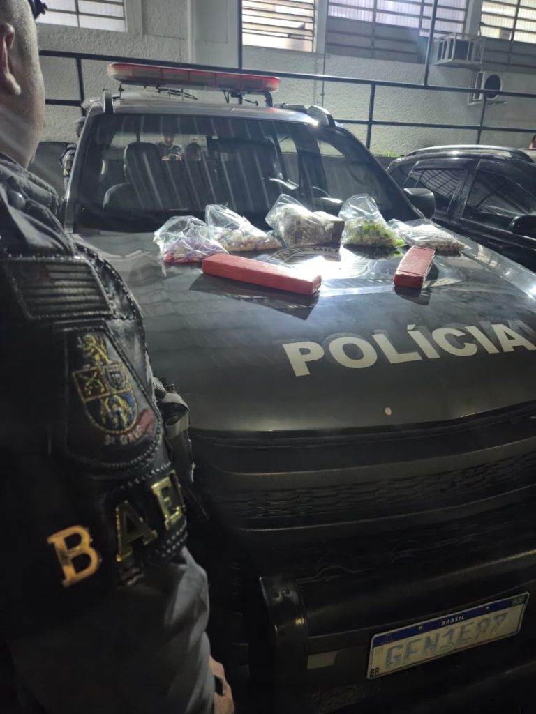 BAEP prende dois suspeitos e apreende quase 4 kg de drogas em São José