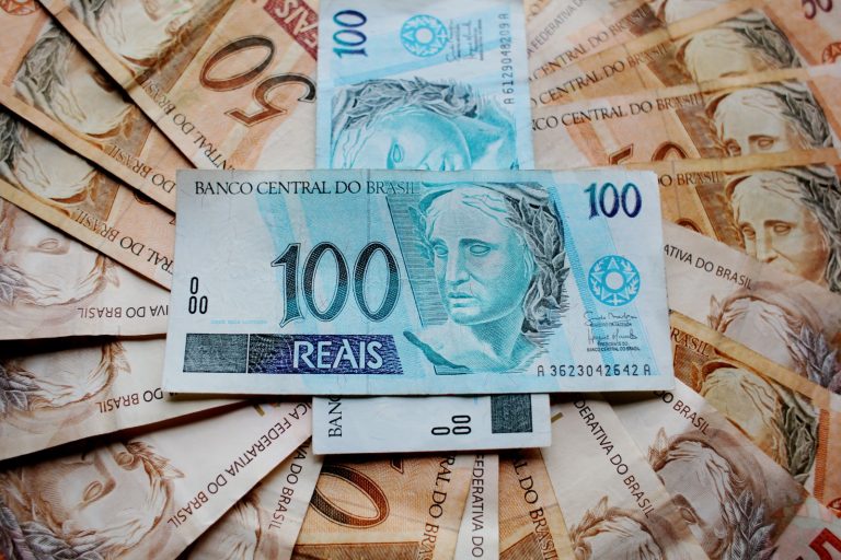 Idoso perde mais de R$7 mil em golpe do falso gerente