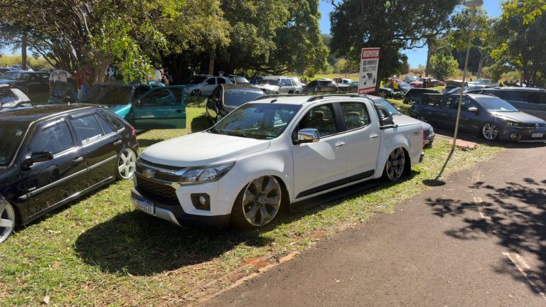 Evento de carros modificados arrecada alimentos para o Fundo Social de Solidariedade