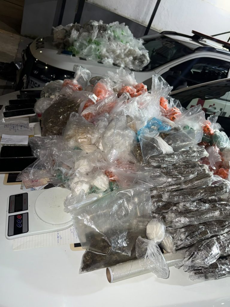 Polícia Militar apreende mais de 57 kg de drogas em casa e prende mulher em São José dos Campos