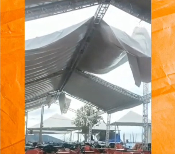 Vendaval destrói estrutura e cancela último dia do Festival da Truta do Gomeral, em Guaratinguetá; veja VÍDEO Vendaval destrói estrutura e cancela último dia do Festival da Truta do Gomeral, em Guaratinguetá; veja VÍDEO