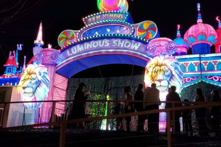Novo parque temático de luzes e cenários imersivos é inaugurado em Campos do Jordão