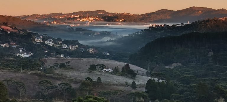 Geada volta a cobrir Campos do Jordão, mas não bate recorde de dia mais frio do ano