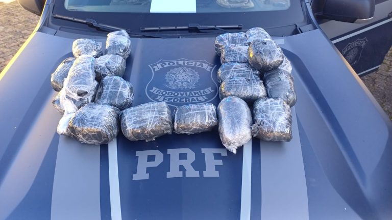 PRF apreende mais de 20 kg de haxixe escondidos em portas de carro na Dutra, em Lavrinhas