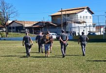 Bandeirinha é preso por injúria racial durante partida do futebol amador em Taubaté