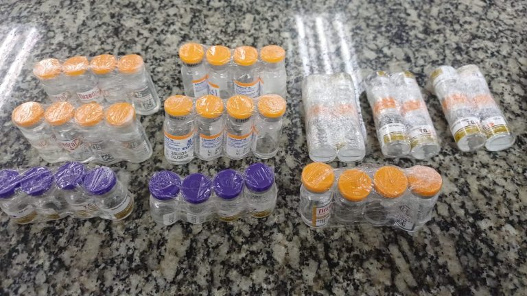 Motorista é preso com 40 unidades de remédio para emagrecer na Dutra, em Pindamonhangaba