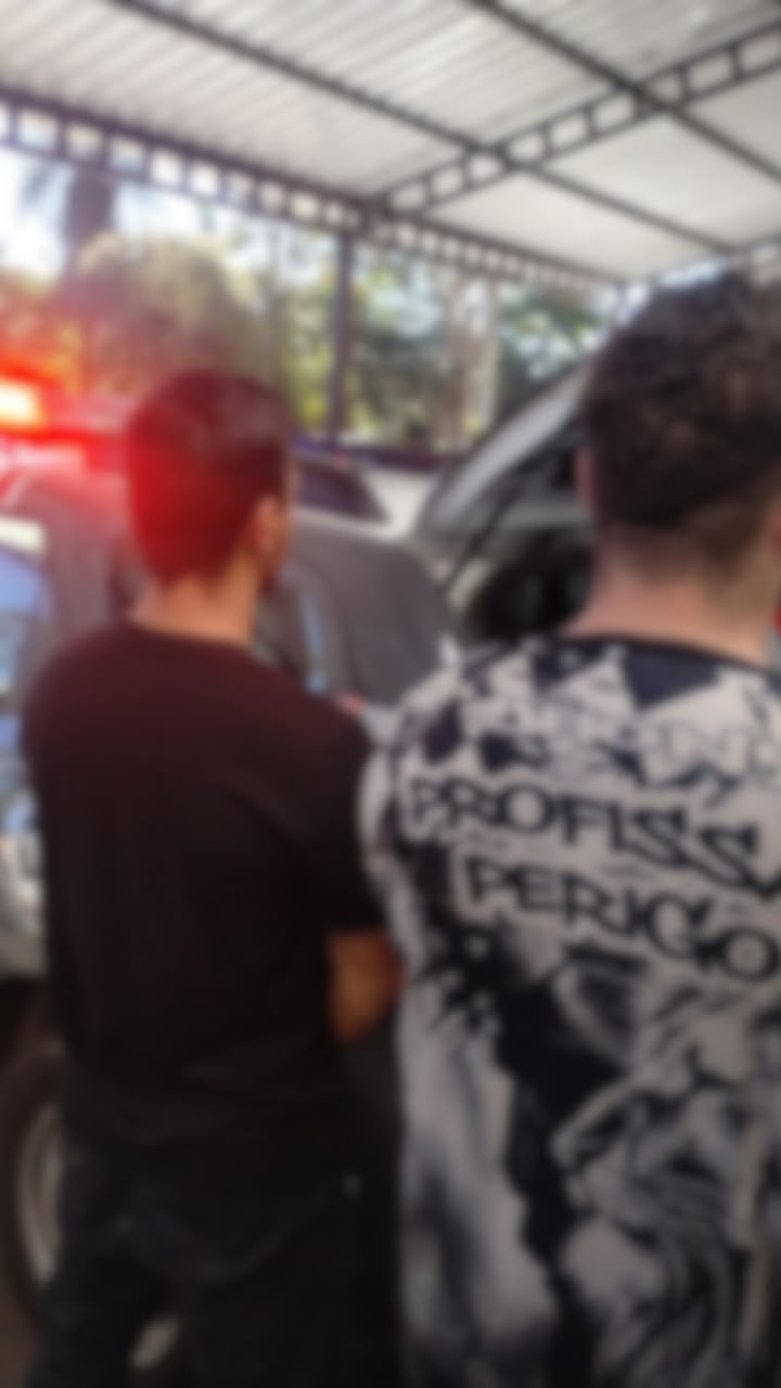 VÍDEO: PM prende dois homens por receptação e recupera carro furtado na zona sul de São José
