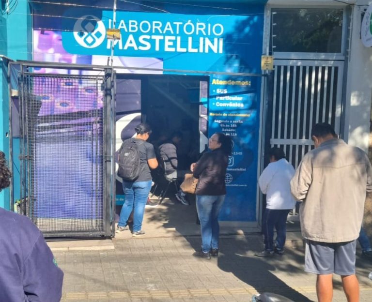 Pacientes relatam filas de até três horas para exames em laboratório de Taubaté