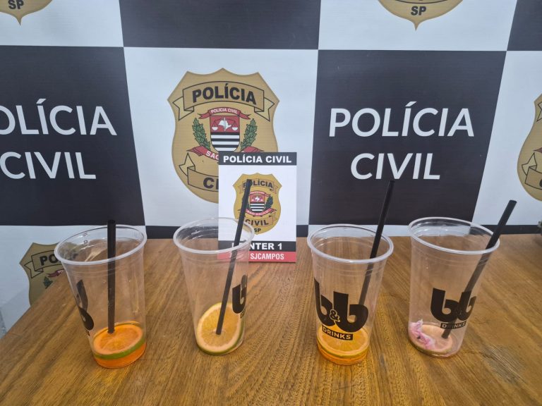 Operação da Polícia Civil flagra adolescentes consumindo álcool e leva donos de bar à delegacia em São José