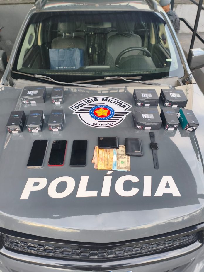 BAEP prende dois suspeitos de integrar quadrilha chilena especializada em furtos em shopping de São José BAEP prende dois suspeitos de integrar quadrilha chilena especializada em furtos em shopping de São José
