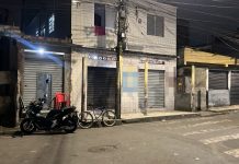 Estabelecimento utilizado como ponto de jogos de azar é fechado em Guarujá; máquinas caça-níqueis são apreendidas