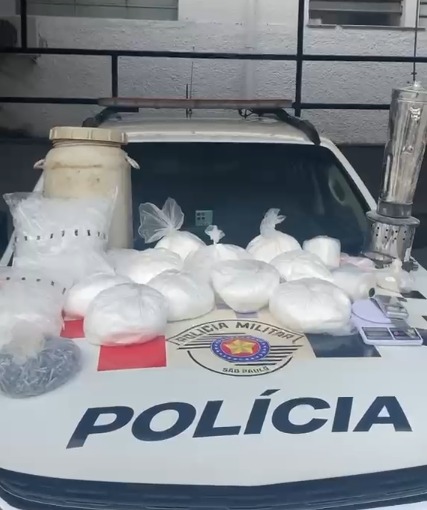 PM apreende mais de 20 kg de cocaína e material para o tráfico na zona sul de São José