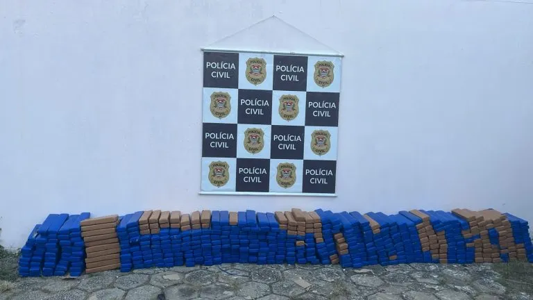 Cerca de 600 kg de maconha são apreendidos em caminhão que carregava móveis, em Caçapava