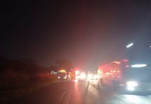 Motociclista morre em acidente com carreta na Dutra, em Lorena