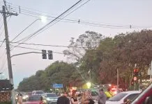 Motociclista de 28 anos fica ferido após colisão com carro perto do Parque da Cidade, em São José