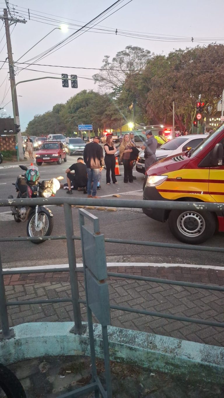 Motociclista de 28 anos fica ferido após colisão com carro perto do Parque da Cidade, em São José
