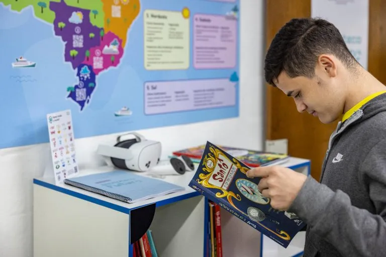 Escola municipal de Jacareí recebe projeto com biblioteca temática e espaço maker