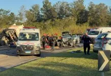AGORA: Motorista de caminhão perde o freio, atravessa canteiro e colide de frente com  carro em Indaiatuba